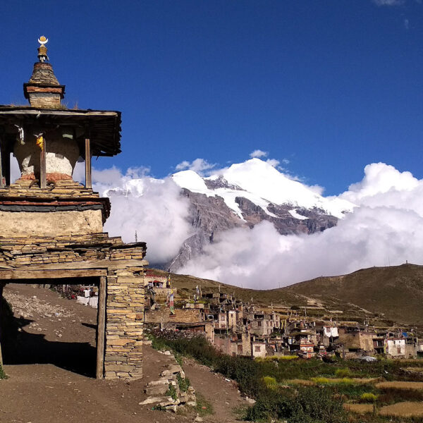 The entrance Chorten to Nar Village with Kangaru Mountain in the background on the Nar Phu trek