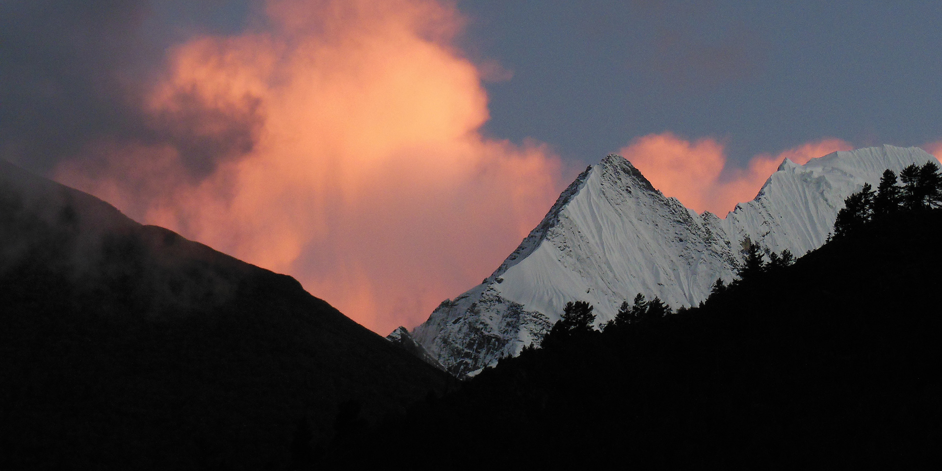 Sunset seen from Pisang on the Annapurna Circuit trek
