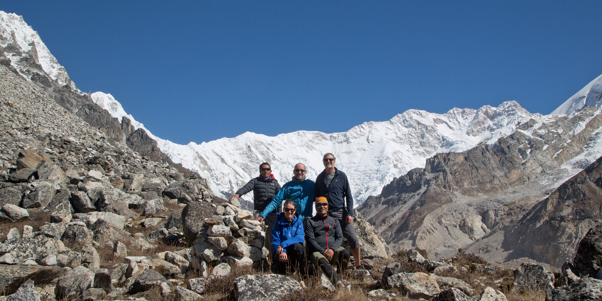 Group posing in front of Kanchenjunga © Don Bethune
