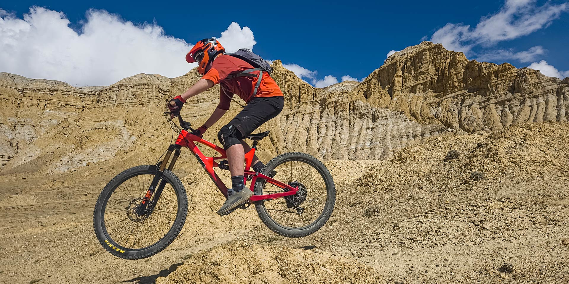 Having fun in the stunning Samdzong valley © Mads Mathiasen